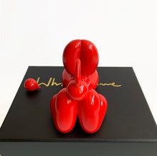 Charger l&#39;image dans la galerie, Whatshisname (Sebastian Burdon) - Escultura &quot;Happy POPek Balloon Dog Mini Red&quot; (12 cm)