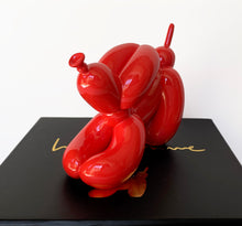 Load image into Gallery viewer, Whatshisname (Sebastian Burdon) - Escultura &quot;Downward Balloon Dog Mini Red&quot; (10 cm)