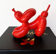 Charger l&#39;image dans la galerie, Whatshisname (Sebastian Burdon) - Escultura &quot;Downward Balloon Dog Mini Red&quot; (10 cm)