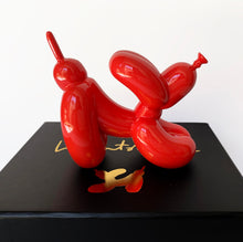 Charger l&#39;image dans la galerie, Whatshisname (Sebastian Burdon) - Escultura &quot;Downward Balloon Dog Mini Red&quot; (10 cm)